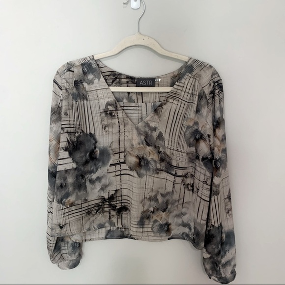 ASTR the Label Cropped V Neck Floral/Stripe Printed Long Sleeve Top Size Medium - Picture 1 of 6